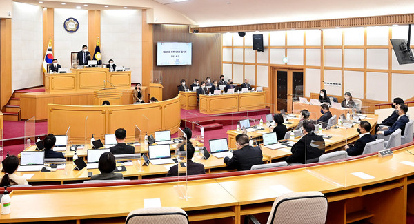 파주시의회는 13일 ‘제238회 임시회’를 열어 제2회 추가경정예산안과 올 행정시무감사 계획서 작성, 조례안 심의 등 민생과 직결된 안건 등을 처리키 위해 의사일정에 착수했다. (사진=중앙신문DB)