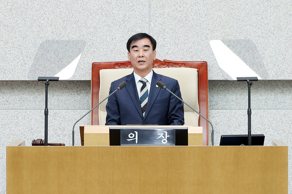 염종현 경기도의회 의장이 지방자치와 분권 강화를 위한 지방의회 조직권과 예산편성권 확보의 시급성을 역설했다. (사진제공=경기도의회)
