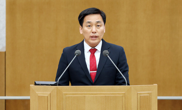 경기도의회 교육행정위원회 이은주 의원(국민의힘, 구리2)이 16일 제366회 임시회 5분자유발언을 통해 올해 말 개통 예정인 새 한강 교량의 명칭이 ‘구리대교’가 될 수 있도록 경기도가 적극 나서줄 것을 촉구했다. (사진제공=경기도의회)