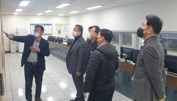 김경일 파주시장은 세계적 환경기초시설 건립을 위해 프랑스와 덴마크, 오스트리아 등을 찾아 다양한 선진지 ‘환경기초시설’을 견학, 현재 진행 중인 ‘환경순환센터 현대화 건립 사업’에 접목시키기 위해 해외 방문길에 올랐다. (사진제공=파주시청)
