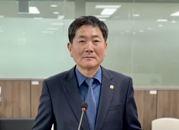경기도의회 여성가족평생교육위원회 조용호 의원이 대표발의 한 ‘경기도 외국인주민 지원 조례 일부개정조례안’이 21일 제367회 임시회 경제노동위원회 제1차 회의에서 심사를 통과했다. (사진제공=경기도의회)