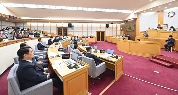 70년 간 존치해온 파주시의 ‘성매매 집결지’ 완전 폐쇄 계획이 시의회에서 이 사업에 필요한 예산 전액이 삭감돼 무산될 위기에 처해 여성단체협의회와 시민들의 불만이 고조되고 있다. (사진제공=파주시청)