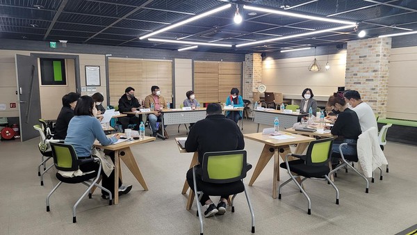 부천시가 지역 내 가정폭력·성폭력 피해자의 실질적인 지원을 위해 지난해 1월 3일부터 공동대응팀을 운영하고 있다. 사진은 공동대응팀 통합사례회의 모습. (사진제공=부천시청)