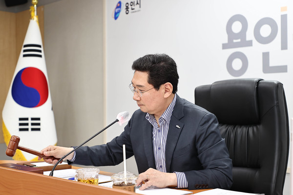 이상일 전국대도시시장협의회 회장이 정기회의를 통해 방음시설 교체를 위한 국도비 지원 필요성을 강조하고, 소규모개발제안 해제권한 위임 요구 등 10개 안건을 심의 의결했다. 사진은 영상회의 모습. (사진제공=용인시청)