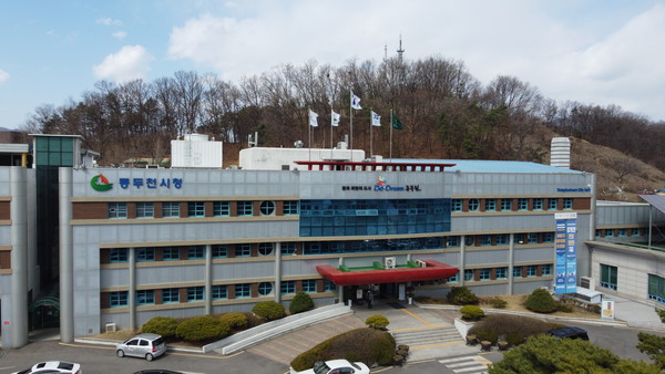 동두천시가 모든 출산가정에 산후조리비 100만원을 지원한다. 사진은 동두천시청 전경. (사진=중앙신문DB)