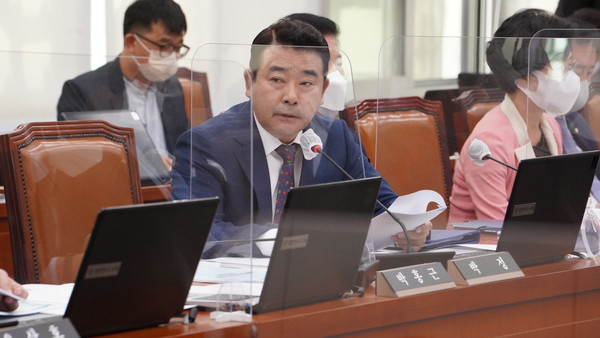 국회에서 ‘인구감소지역 지원 특별법’이 발의돼 정책의 사각지대에 놓인 인구감소 지역이 최소화될 전망이어서 법안 통과 시, 다양한 지원을 받을 것으로 점쳐진다. (사진제공=박정 의원실)