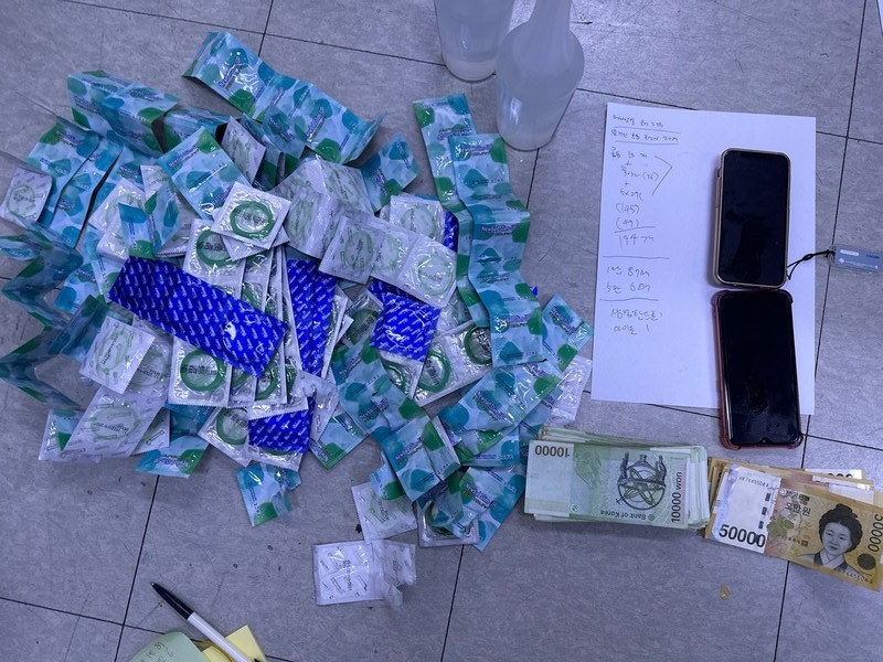 태국인 불법체류자들을 고용해 성매매 알선을 벌인 업주와 종업원을 비롯해 성매수자들이 경찰에 검거됐다. (사진제공=의정부경찰서)