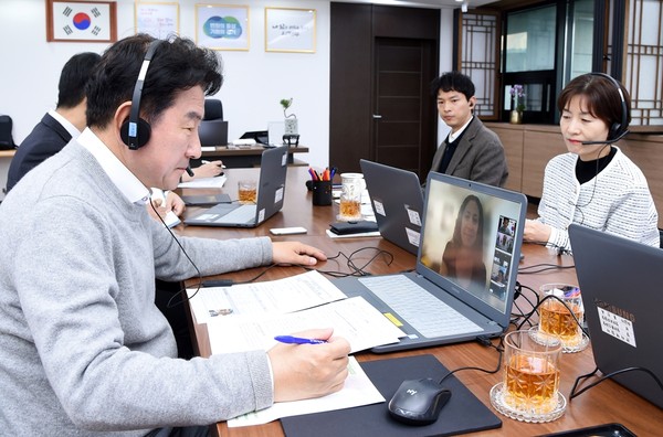 의정부시가 6일 미국 애리조나주 메사시와 국제교류 협력을 위한 시장 간 온라인 화상회의를 가졌다. (사진제공=의정부시청)
