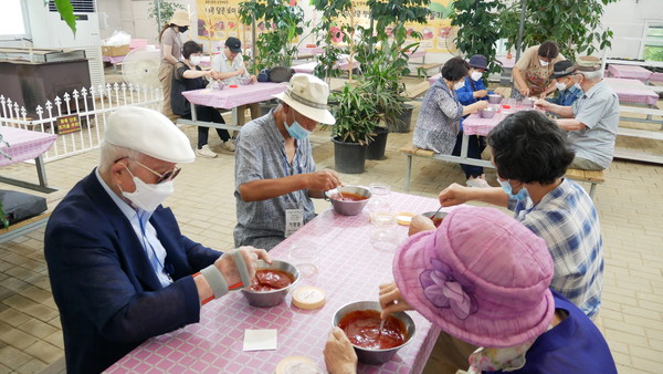 치매지원서비스 지역특화사업 '소풍' 운영. (사진제공=광주시청)