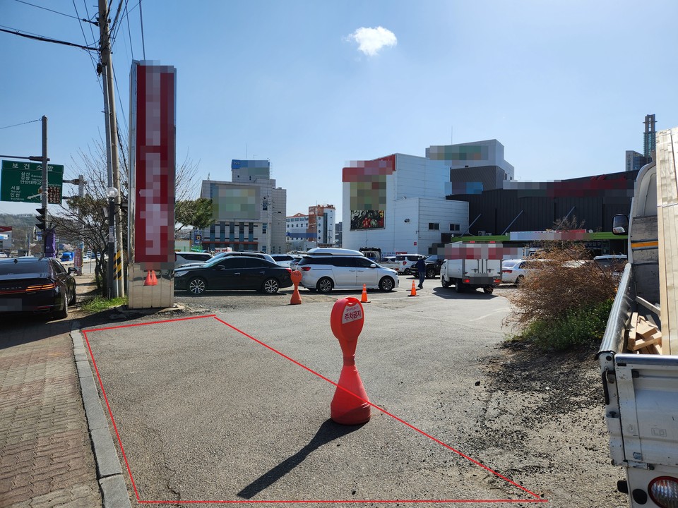 강화지역 내에서 절대 건드려서는 안 될 완충녹지 훼손이 오랜 기간 동안 지속됐던 것으로 파악됐다. 사정이 이런대도 단속기관의 단속은 제대로 이뤄지지 않고 있어, 이를 안 주민들은 시급한 개선을 요구하고 있다. (사진=오세만 기자)