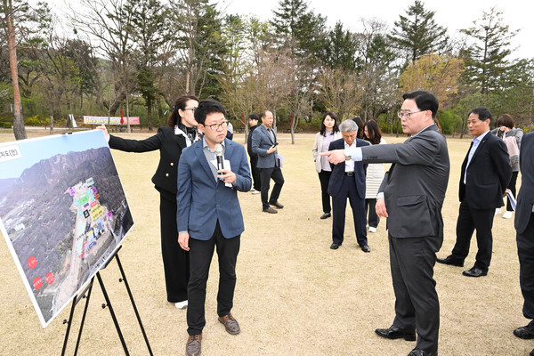 다음 달 5일 열리는 2023년 양주 회암사지 왕실축제 준비상황을 점검하기 위해 강수현 시장을 비롯한 시 주요 간부 등이 회암사지박물관에 집결했다. (사진제공=양주시청)