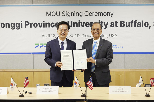미국을 방문 중인 김동연 경기도지사가 미시간대학교에 이어 뉴욕주립대버팔로와 경기청년에게 해외연수 기회를 제공하는 경기청년사다리프로그램을 함께 추진하기로 합의했다. (사진제공=경기도청)