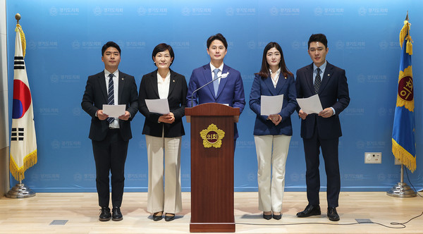 경기도의회 더불어민주당 대변인단이 25일 윤석열 대통령의 워싱턴 포스트와의 인터뷰 내용에 대해 강하게 비판했다. (사진제공=경기도의회)