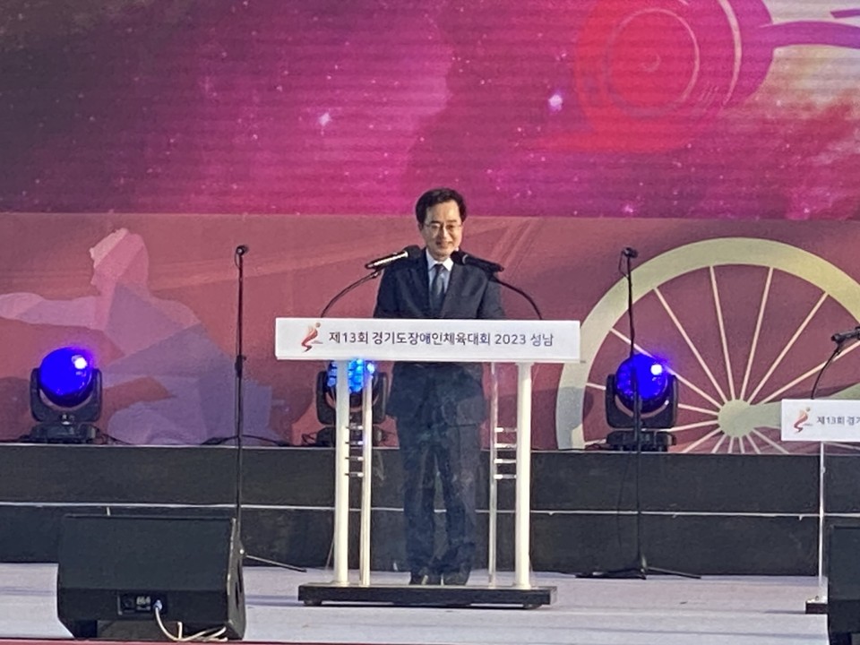 27일 오후 성남시종합운동장에서 열린 제13회 경기도장애인체육대회에서 김동연 경기도지사가 대회사를 하고 있다. (사진=장은기 기자)