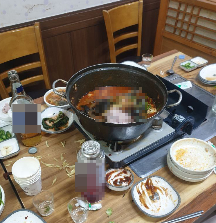 28일 오후 7시2분께 광명시의 한 1층 음식점에서 부탄가스가 폭발하는 사고가 나 식사 중이던 60대 남성이 얼굴과 양쪽 팔에 화상을 입었다. (사진제공=경기도소방재난본부)