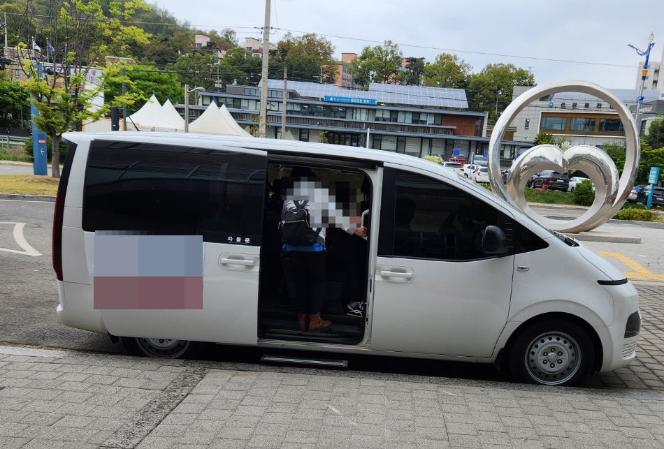 강화지역 일부 의료기관이 ‘무료 셔틀’로 환자를 유치하는 등, 도를 넘는 호객행위가 지속되고 있어 강화보건소가 현장점검에 나서기로 했다. (사진=오세만 기자)