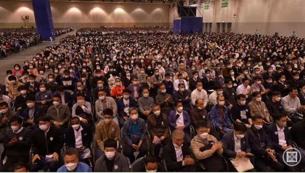 30일 오후 부산 해운대 벡스코에서 열린 신천지예수교회 요한계시록 부산 말씀대성회에 목회자, 신학생, 각계인사, 언론인, 시민 등 1만여명 운집 했다. (사진제공=신천지예수회)