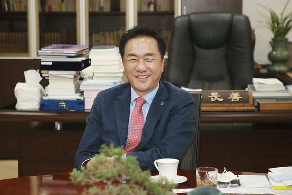 평택시가 시민의 생활안전과 편의를 보장하기 위해 도약한다. 사진은 정장선 평택시장. (사진제공=평택시청)