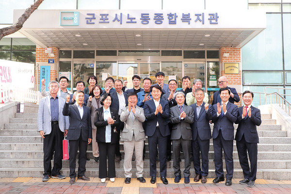 군포시가 비정규직 노동자의 권리를 보호하고 노동조건 개선을 위한 ‘군포시 비정규직 노동자 지원센터’를 군포시노동종합복지관 3층에 설치하고 지난 2일 개소식을 가졌다. (사진제공=군포시청)