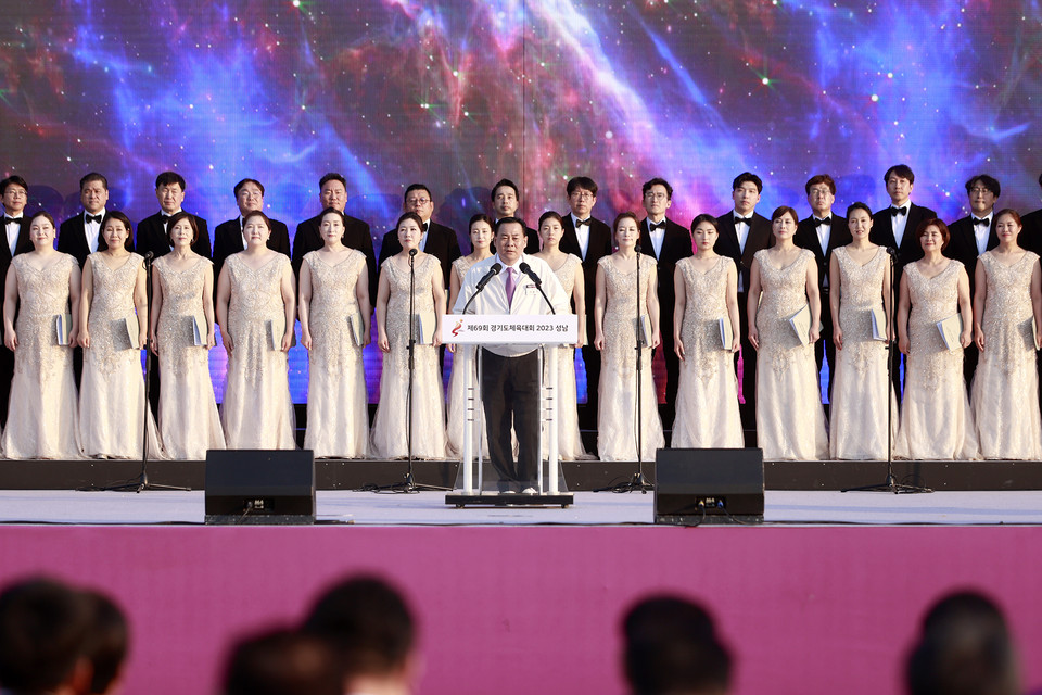 11일 오후 성남종합운동장에서 열린 ‘제69회 경기도체육대회 2023 성남’ 개회식에서 이용기 성남시체육회장이 개회 선언을 하고 있다. (사진제공=경기도청)