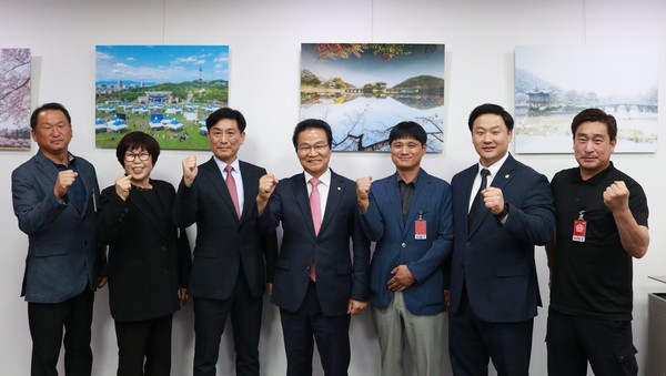 경기도의회 건설교통위원회 고준호 의원은 22일 국회의원회관 김용판 의원실에서 파주시 소방서 및 의용소방대 관계자들과 함께 소방 및 의용소방대 애로사항 및 건의사항을 청취하고, 개선방안을 논의하기 위한 간담회를 개최했다. (사진제공=경기도의회)