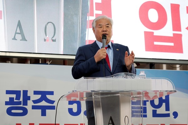 자유통일당을 실질적으로 이끌고 있는 전광훈 목사는 정당인이면서도 성직자로 먼저 알려졌다. 사진은 전광훈 목사. (사진제공=자유통일당 제공)