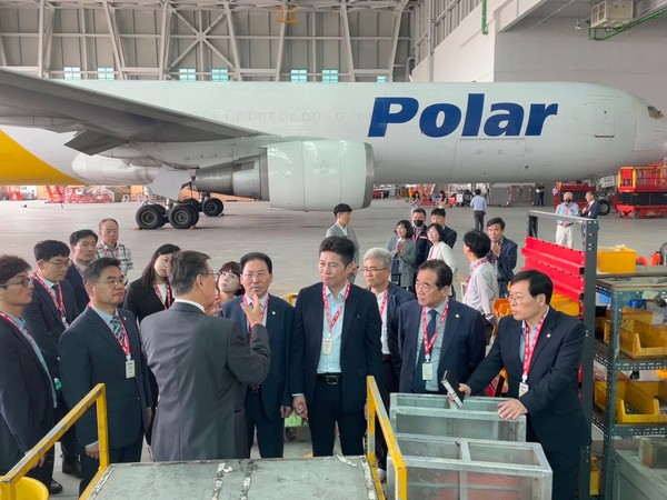 김정헌 중구청장이 1일 인천국제공항 첨단복합항공단지를 찾아 중구 차원의 행정적 지원 방안을 모색하고자 마련된 자리로, 강후공 인천 중구의회 의장도 함께했다. (사진제공=중구청)