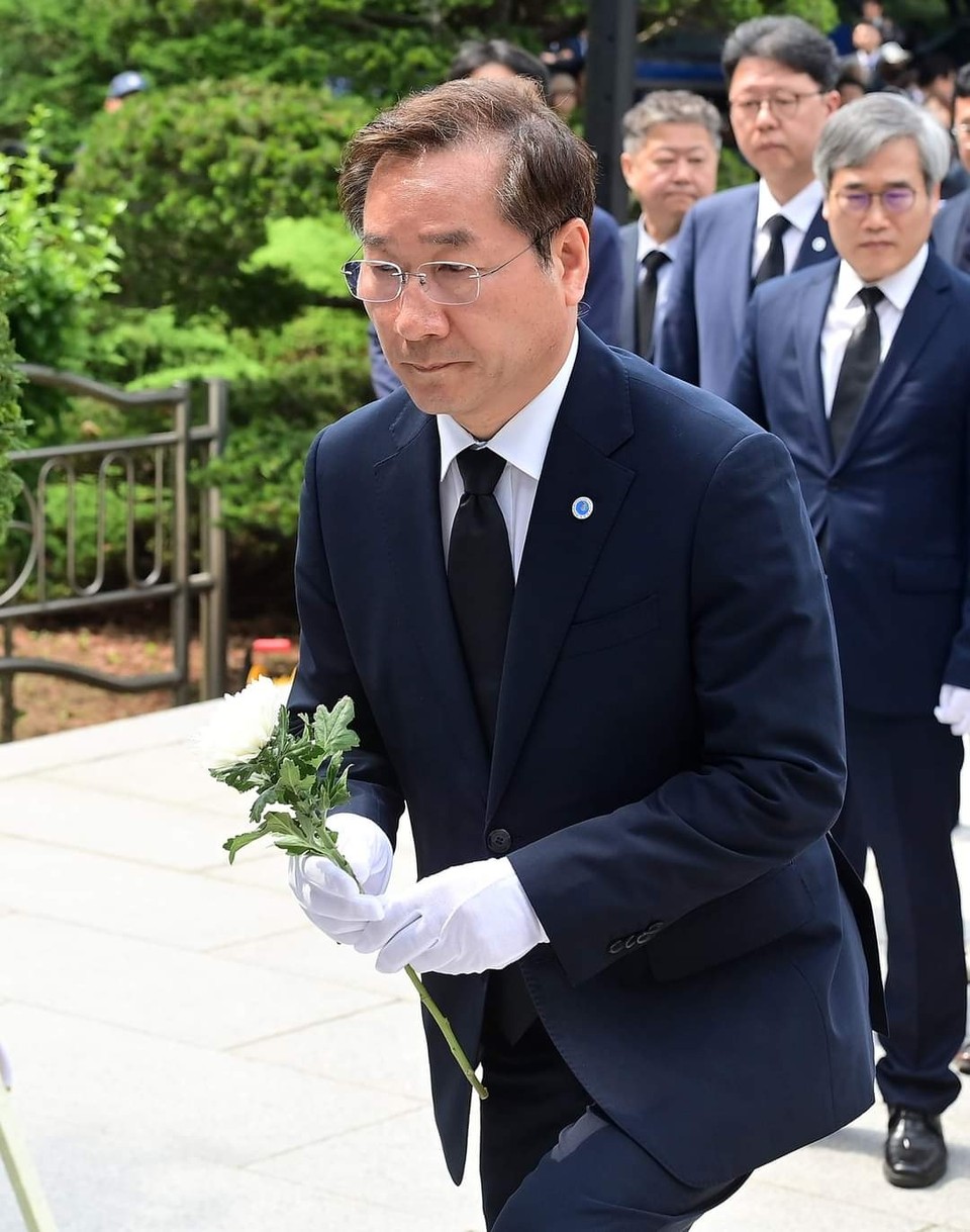 유정복 인천시장이 6일 제68회 현충일을 맞아 수봉공원 현충탑에서 열린 추념식 추념사를 통해 “통합보훈복지회관 건립과 보훈 수당 인상은 물론, 국가유공자와 보훈 가족을 예우하고, 실질적 지원 확대로 더 위대한 대한민국을 위해 인천이 앞장서겠다”고 말했다. (사진=유정복 인천시장 페이스북)