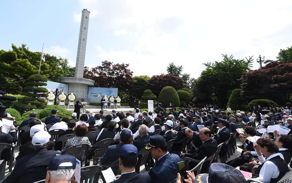 인천시가 6일 제68회 현충일을 맞아 수봉공원 현충탑에서 호국영령과 순국선열의 명복을 빌고 전몰군경의 희생정신과 나라 사랑 정신을 기리기 위한 추념식을 개최했다. (사진=유정복 인천시장 페이스북)