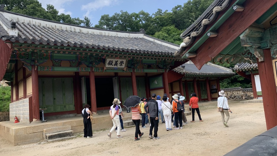 제68회 현충일인 6일 오후 2시40분께 연천군 미산면 아미리에 있는 숭의전을 관람객들이 방문하고 있다. (사진=오기춘 기자)