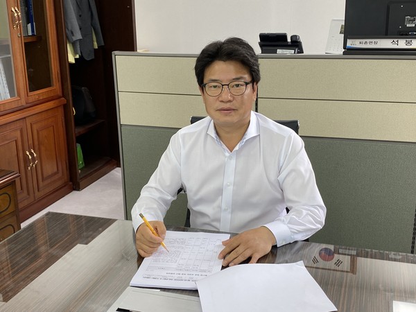 석봉국 퇴촌 토마토축제 추진위원장은 “제21회 축제는 특별히 시민과 함께 즐길수 있는 축제 목표로 전보다 풍성하게 볼거리와 다채로운 공연으로 축제 기간중 관람객의 눈과 귀를 즐겁게 할 다양하게 프로그램을 준비했다"고 말했다. (사진제공=광주시청)