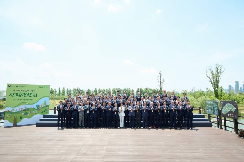 13일 산림청이 국립세종수목원에서 주최한 ‘제17회 시장·군수·구청장 산림연찬회’에 참석한 김경희 이천시장이 “푸르른 대한민국을 위해 다 같이 힘써야 할 때”라고 강조했다. (사진=김경희 이천시장 페이스북)