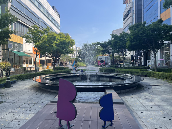 성남시는 백현 카페 문화의 거리 일대 상권을 제3호 특화거리로 지정해 오는 17일 오후 1시 ‘비전공감 및 제막식’을 개최한다. (사진제공=성남시청)