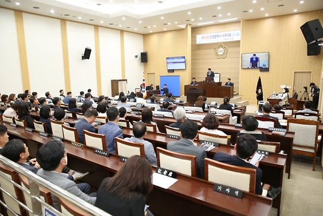 인천 서구의회가 19일 제4차 본회의를 열고 12일간의 제260회 제1차 정례회 일정을 마무리했다. 이번 12일간의 일정에서는 28건의 조례안과 동의안 등을 처리했다. 사진은 회기 모습. (사진제공=서구의회)