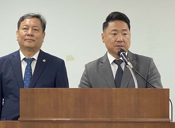 성남시의회 국민의힘·더불어민주당 대표가 20일 오전 시의회 4층 세미나실에서 기자회견을 열고 있다. (사진=장은기 기자)