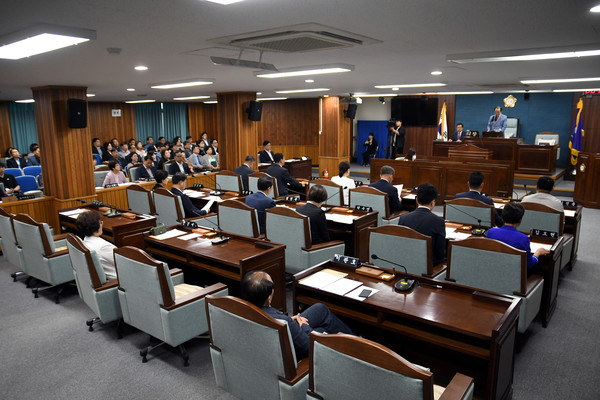 미추홀구의회는 7월 4일 제1차 본회의를 시작으로 2023년도 제274회 정례회를 개회했다. (사진제공=미추홀구의회)