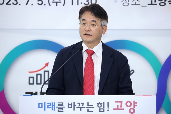 이동환 고양 시장은 5일 취임 1주년을 맞아 기자간담회를 갖고 그동안의 시정성과와 주요사업의 추진계획을 설명했다. (사진제공=성남시청)