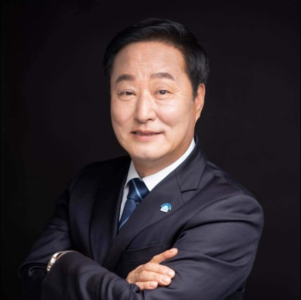정동균 전 양평군수(더불어민주당)가 서울-양평 고속도로 백지화에 대해 '참담하다'면서 '양평군민 모두가 힘을 모아야 할 때'라는 입장을 밝혔다. (사진=정동균 전 양평군수 페이스북)