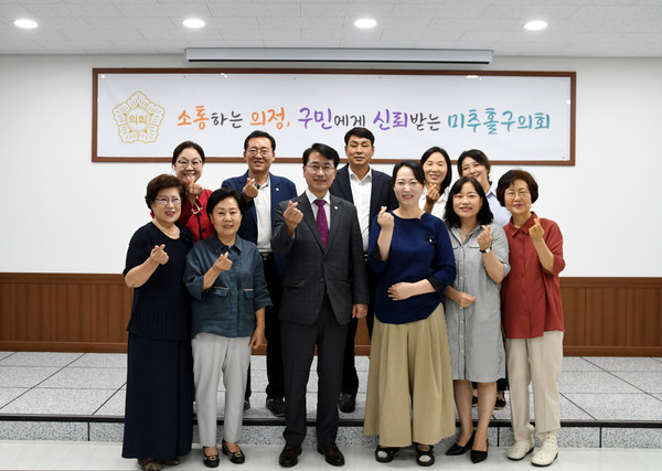 인천 미추홀구의회 복지건설위원회는 지난 17일 관내 지역아동센터장과의 간담회를 열어 관련 사업 운영에 대한 설명을 듣고 애로사항을 청취하는 시간을 가졌다. (사진제공=미추홀구의회)