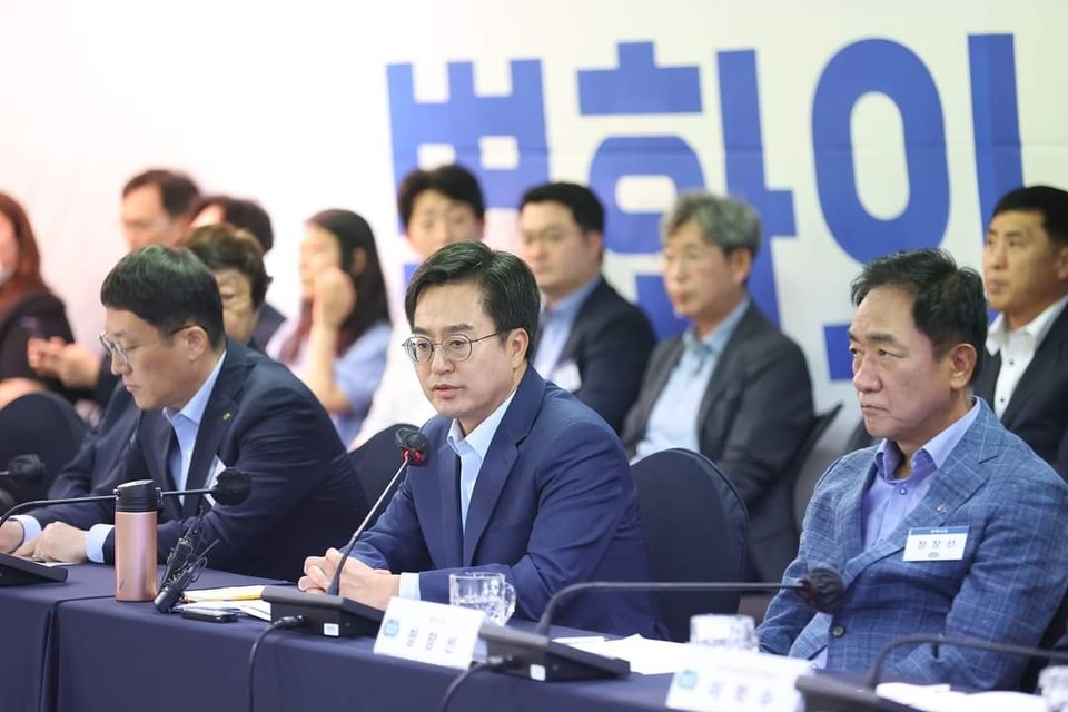 17일 오후 평택 티센크루프머티리얼코리아에서 열린 산업단지 RE100 투자 협약식에서 김동연 경기도지사가 발언하고 있다. (사진=김동연 경기도지사 페이스북)