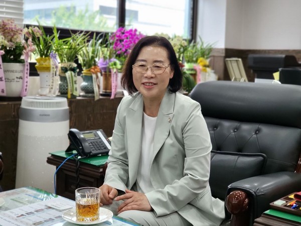 고선희 인천 서구의회 의장은 “민의를 대변하는 열린 의회, 전문성을 바탕으로 집행부를 견제하고 감시하는 책임의정을 실현하는 구의회로 거듭날 것을 약속드린다”고 말했다. (사진제공=인천 서구의회)