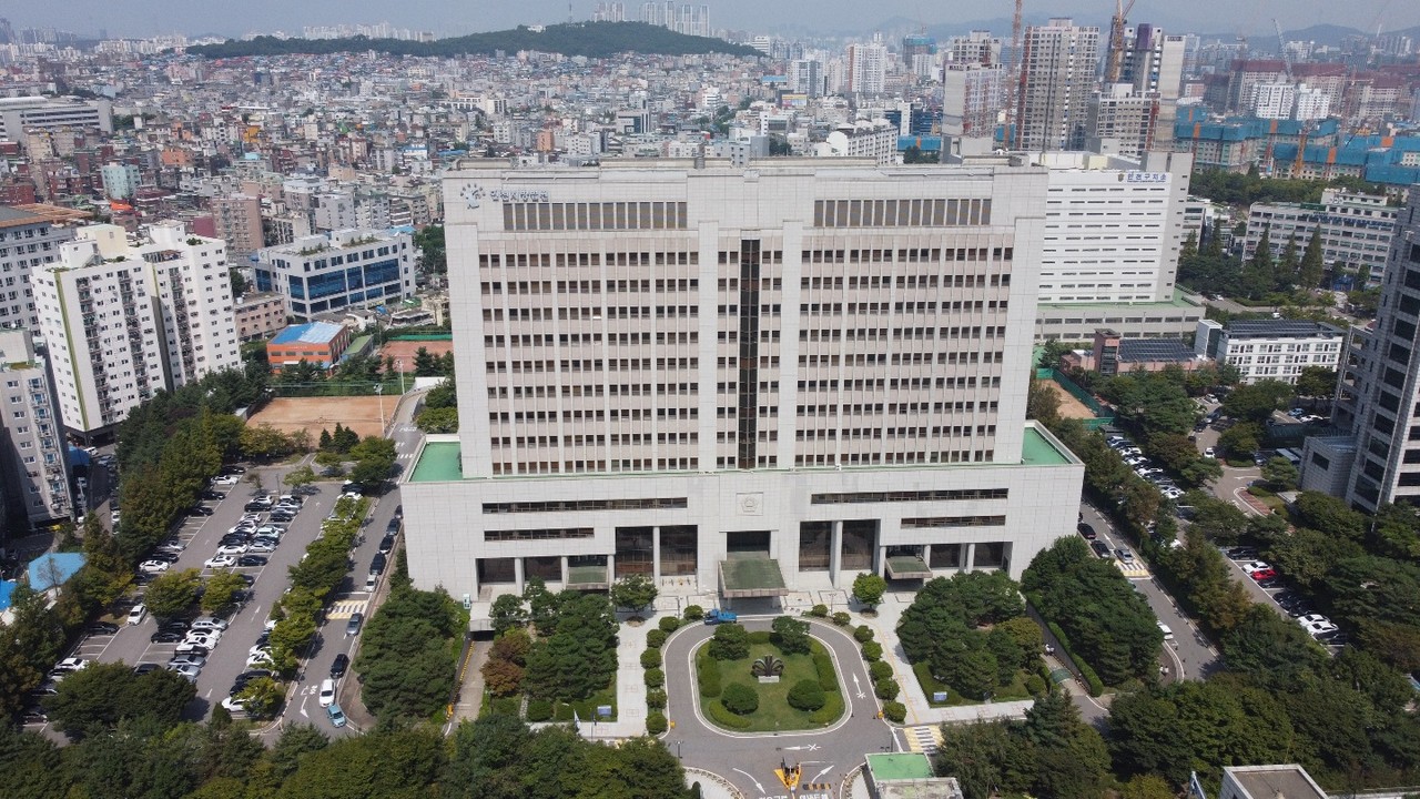 인천지법이 군입대가 싫어 자신의 체중을 40㎏로 감양한 20대 남성에게 집행유예를 선고했다. 사진은 인천지방법원 전경. (사진=중앙신문DB)
