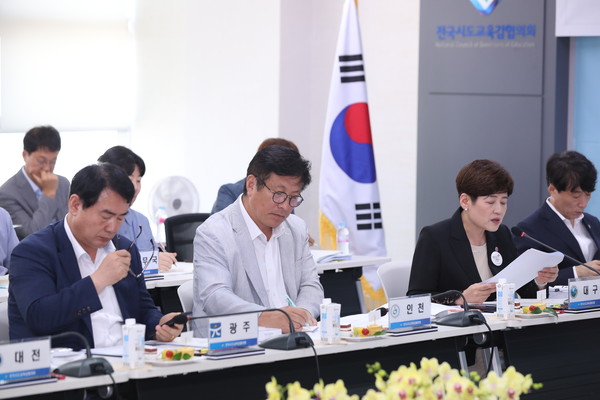 도성훈 인천광역시교육감은 8일 세종 전국시도교육감협의회 사무국에서 열린 제92회 전국시도교육감협의회 임시총회에 참석해 교권보호를 위한 법령 개정 등 교권확보를 위한 종합적인 대책이 필요하다고 강조했다. (사진제공=인천시교육청)