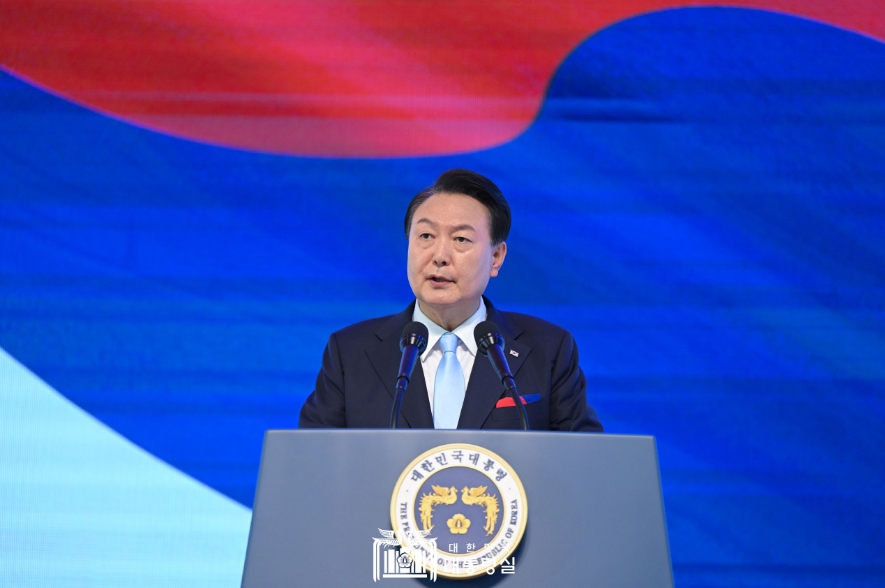윤석열 대통령이 15일 오전 이화여자대학교 대강당에서 열린 ‘제78주년 광복절 경축식’에 참석해 “자신의 모든 것을 던진 선열을 기억하는 것이야말로 국가정체성의 요체이자 핵심”이라고 강조했다. 사진은 경축사를 하고 있는 윤석열 대통령. (사진제공=대통령실)