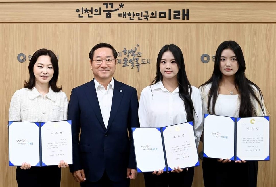 인천시 마약퇴치 홍보대사에 당구여제 차유람 선수와 모델 이재시, 테니스 이재아 선수를 위촉했다. (사진=유정복 인천시장 페이스북)