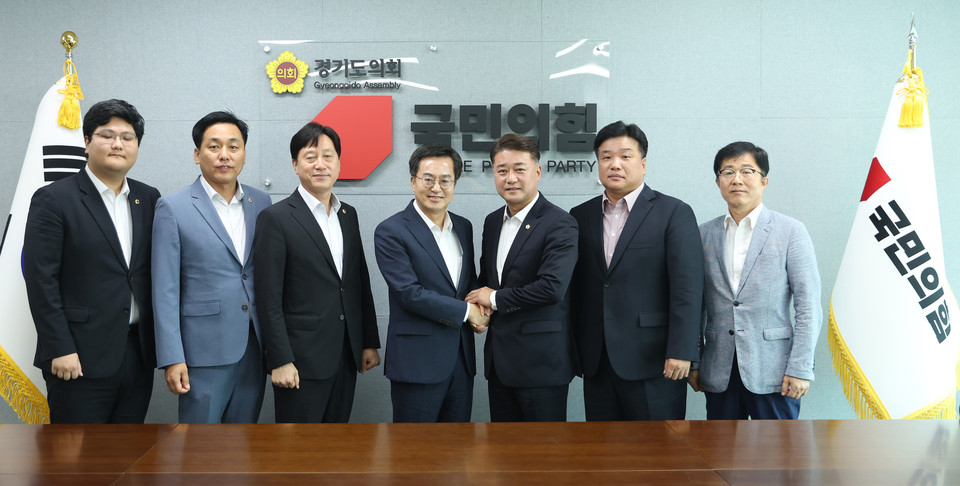 경기도의회 국민의힘 대표단이 16일 김동연 경기지사와 만나 기존의 협치 체계를 업그레이드한 ‘협치 2.0’ 구현의 필요성을 제기했다. (사진제공=경기도의회)