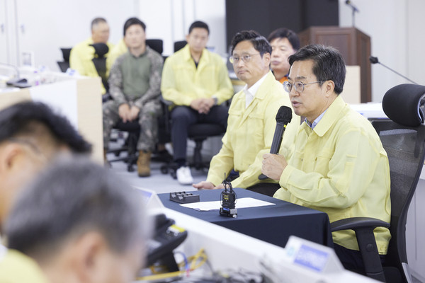 21일 오전 경기도청 전시종합상황실에서 열린 2023년 을지연습 최초 상황보고 회의에서 김동연 경기도지사가 당부말을 하고 있다. (사진제공=경기도청)