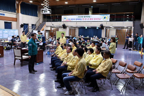 인천 미추홀구의회가  22일 2023년도 을지 연습장을 방문하여 참가자들을 격려했다.(사진제공=미추홀구의회)