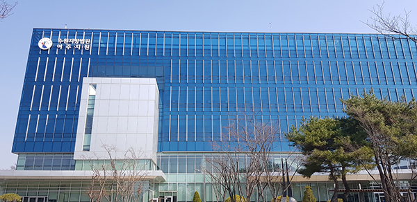 마약 투약 혐의로 구속돼 재판에 넘겨진 래퍼 윤병호(22)씨가 올해 3월 대마초를 피운 혐의로 이미 기소돼 재판을 받던 상황에서 추가 마약범행을 저지른 것으로 드러났다. 사진은 수원지법 여주지원  전경. (사진=중앙신문DB)