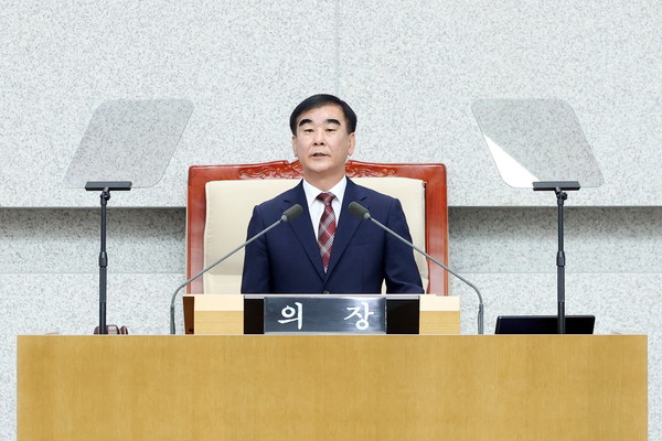 염종현 경기도의회 의장이 5일 ‘제371회 임시회’ 제1차 본회의에서 지방의회의 역할과 기능을 확대해 ‘지방자치 3.0시대’를 개막해야 한다고 밝혔다. (사진제공=경기도의회)